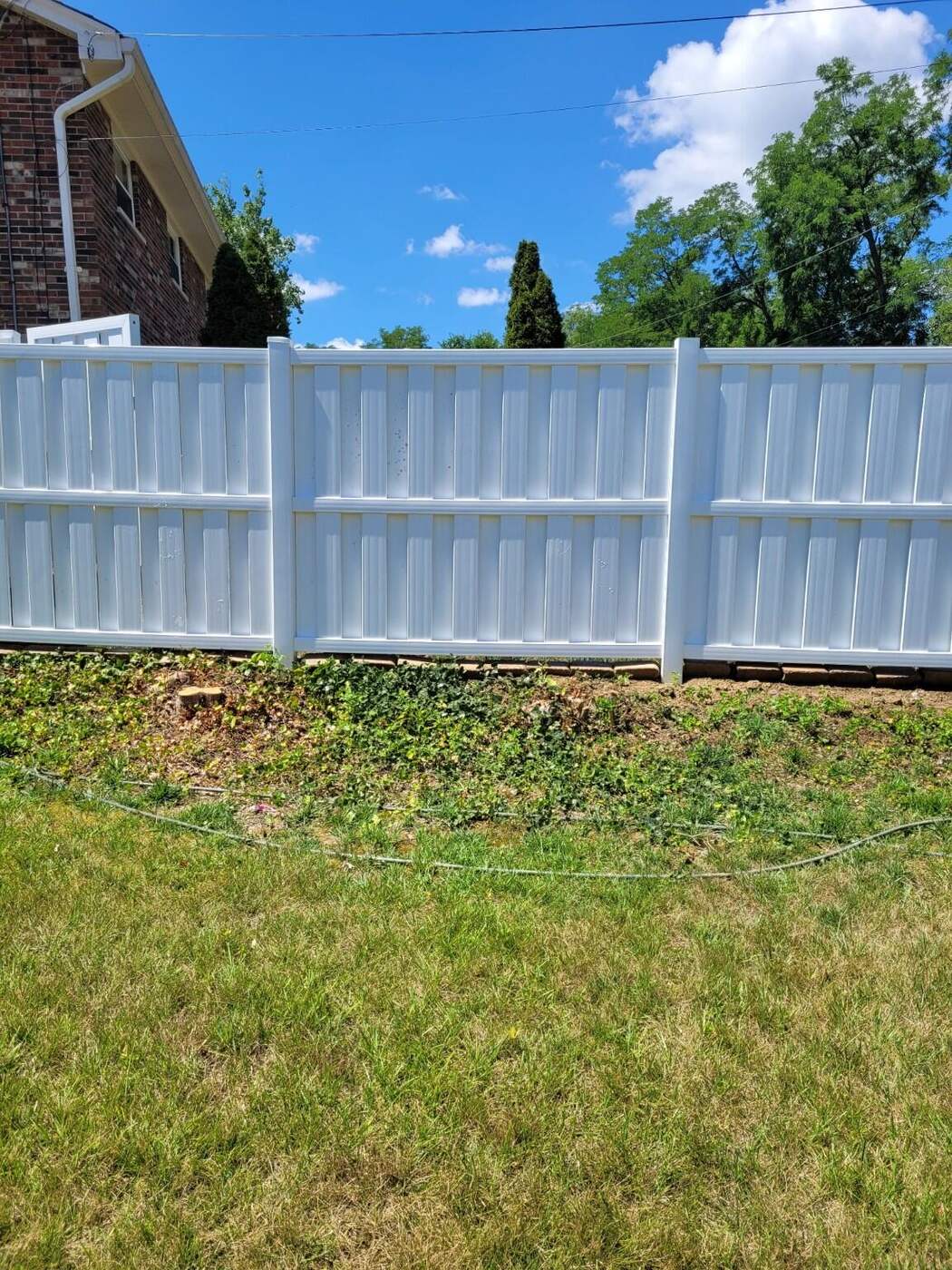 Real vinyl fence cleaning result Clean vinyl fence after professional exterior cleaning